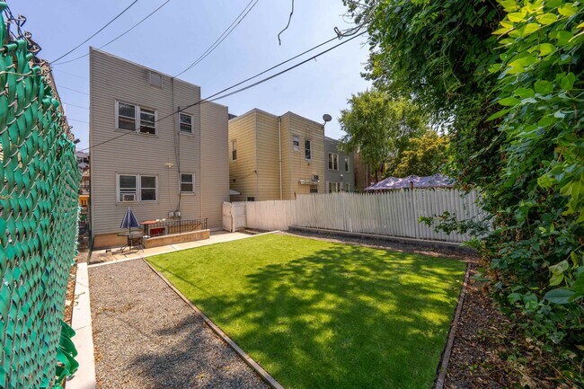 Building Photo - 73 Van Reypen St