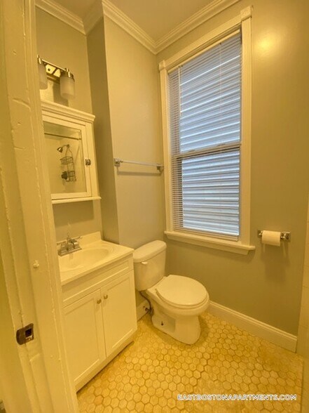 Building Photo - 279 Webster St