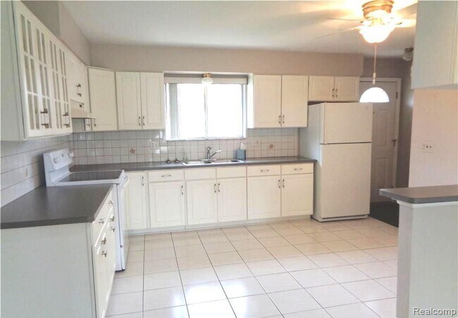 Building Photo - 45056 Platt St