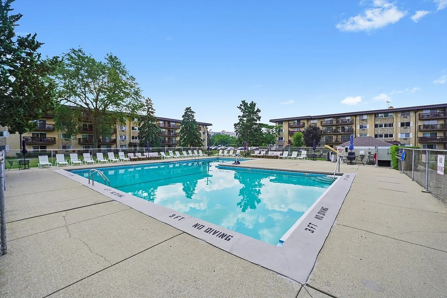 Building Photo - 2226 S Goebbert Rd