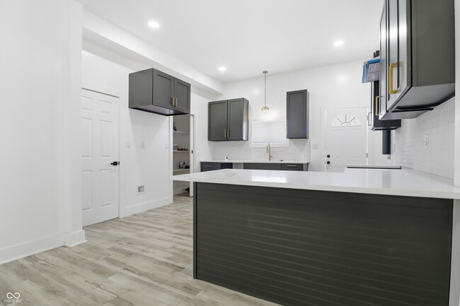 Building Photo - 29 N State Ave