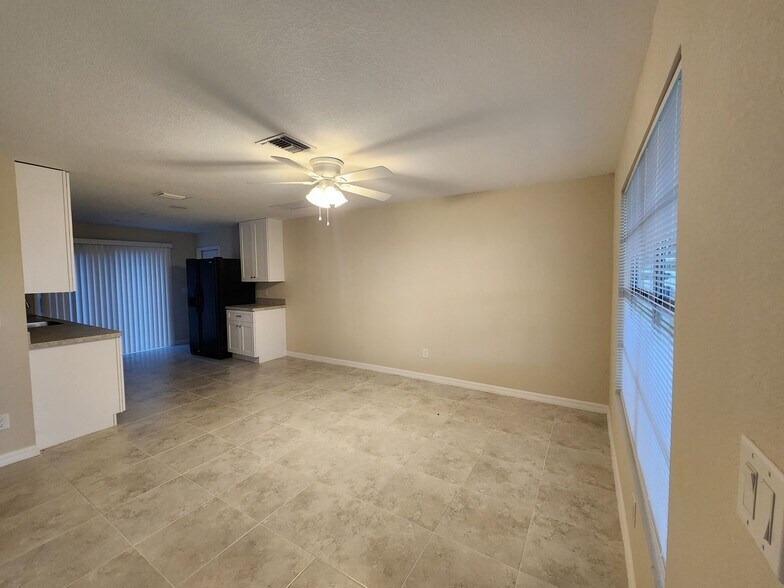 Building Photo - Cozy Duplex in the Beautiful Buckingham Area