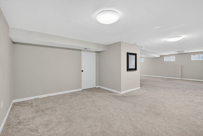 Building Photo - Move-In Ready Gem on a Corner Lot in O’Fal...