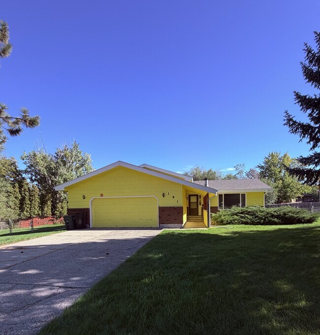 Primary Photo - 181 Erickson Ct E