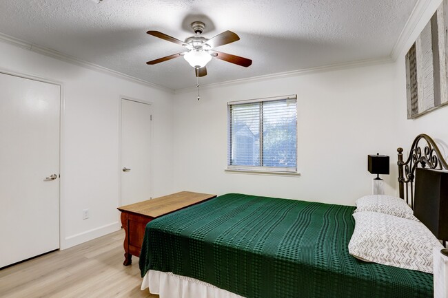 Building Photo - 6819 Yardley Dr