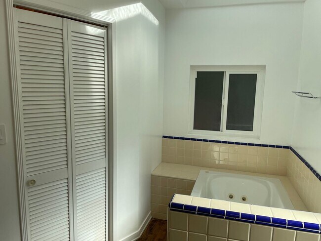 Building Photo - Private Single Family Home in Central Quie...