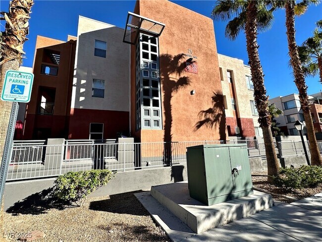 Building Photo - 71 E Agate Ave