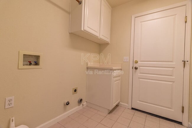 Building Photo - 2609 Magnolia Ct
