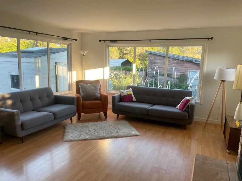 Building Photo - 5720 Soquel Dr