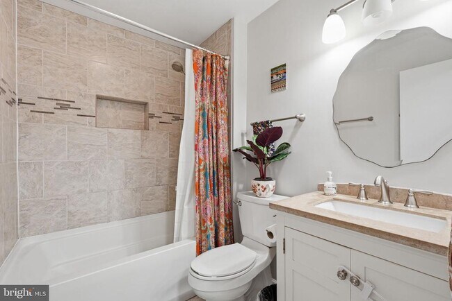 Building Photo - 6032 Old Landing Way