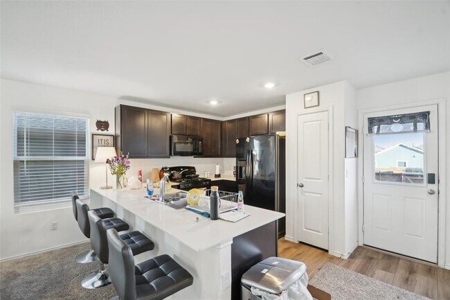 Building Photo - 857 Powell St