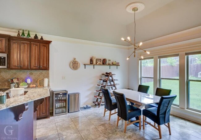 Building Photo - 364 Wood Springs
