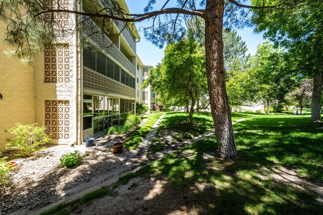 Building Photo - 3184 S Heather Gardens Way