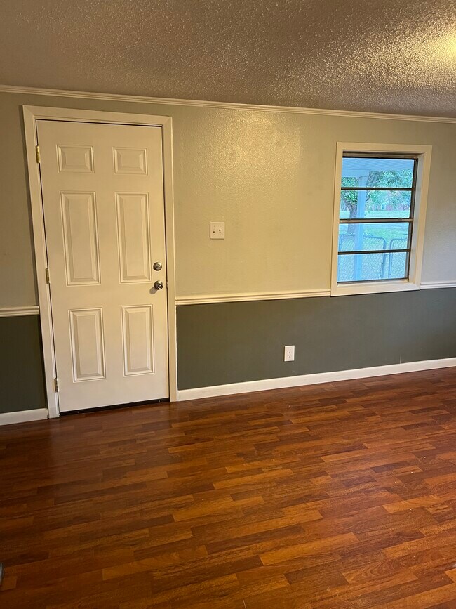 Building Photo - 119 Fairlane Dr