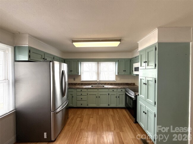 Building Photo - 3628 Brooks Ln