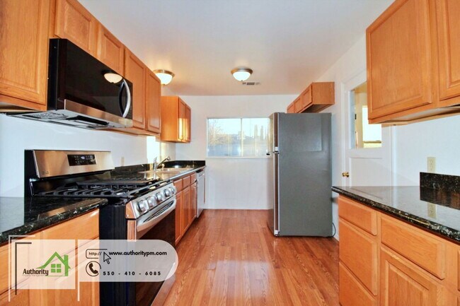 Building Photo - 1108 3rd St