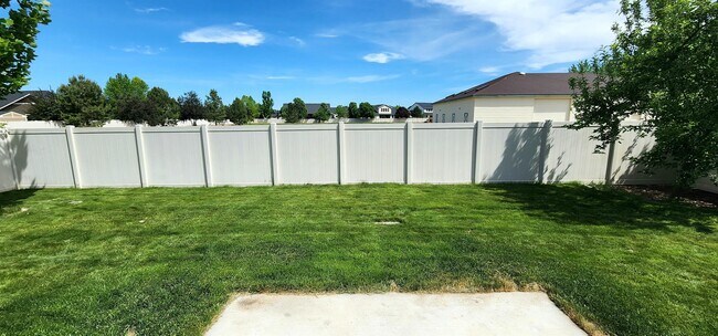 Building Photo - 5140 W Brunmier Dr