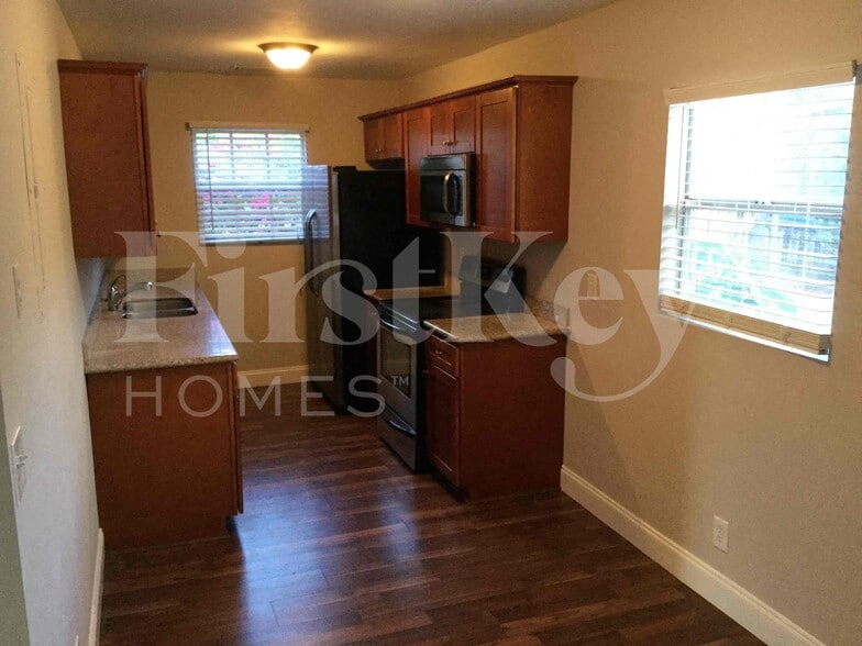 Building Photo - 5227 Adams Rd