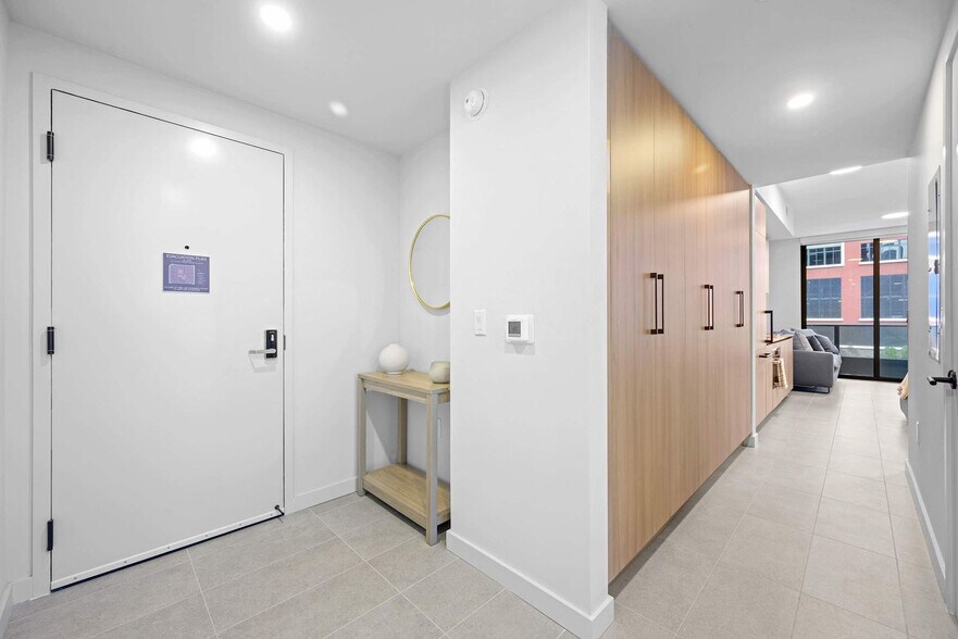 Building Photo - 121 NE 5th St