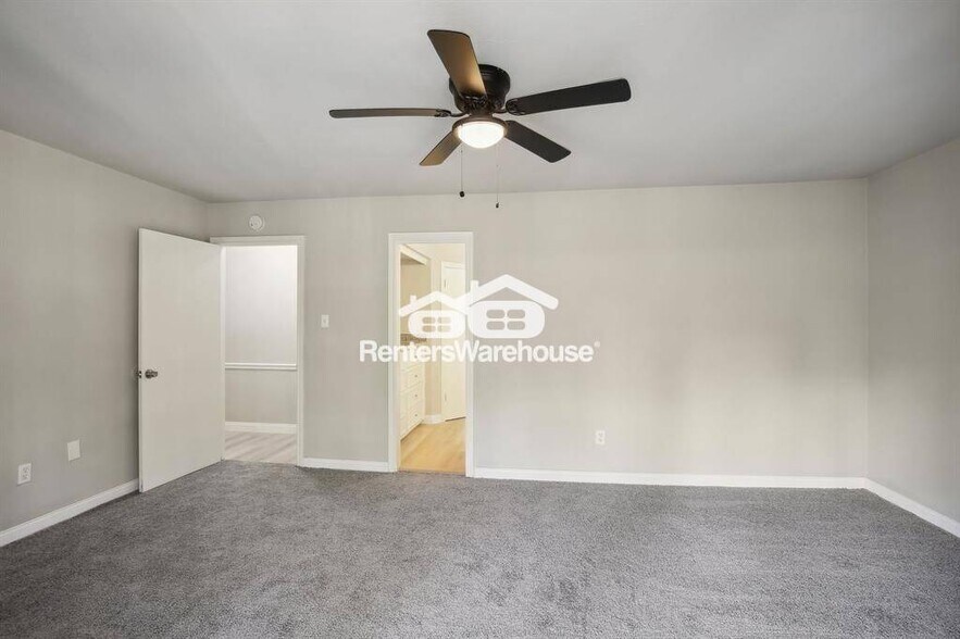 Building Photo - 6531 Coral Ridge Rd