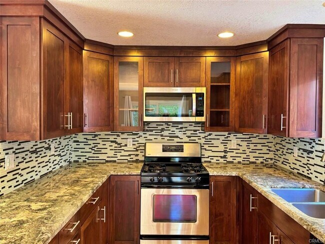 Building Photo - 1802 Vanderbilt Ln