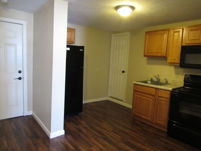 Building Photo - 1100 RES