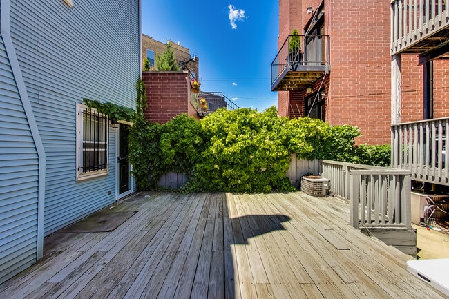 Building Photo - 1415 W Barry Ave
