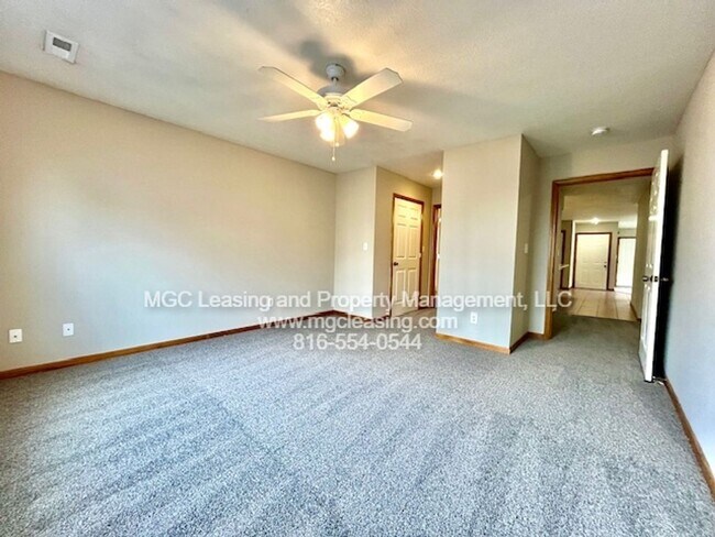 Building Photo - Beautiful Ranch-Style Duplex in Peculiar, MO - Available 09/22/26