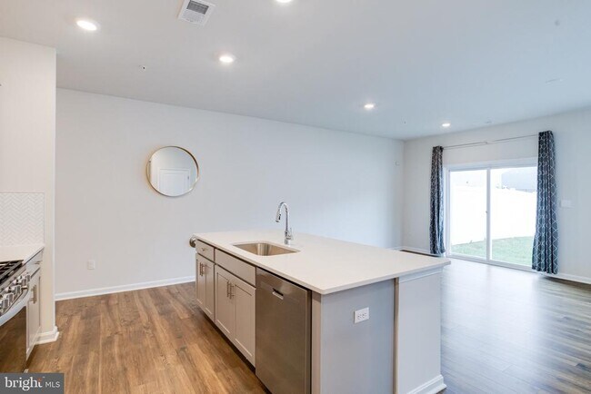 Building Photo - 148 Correri St