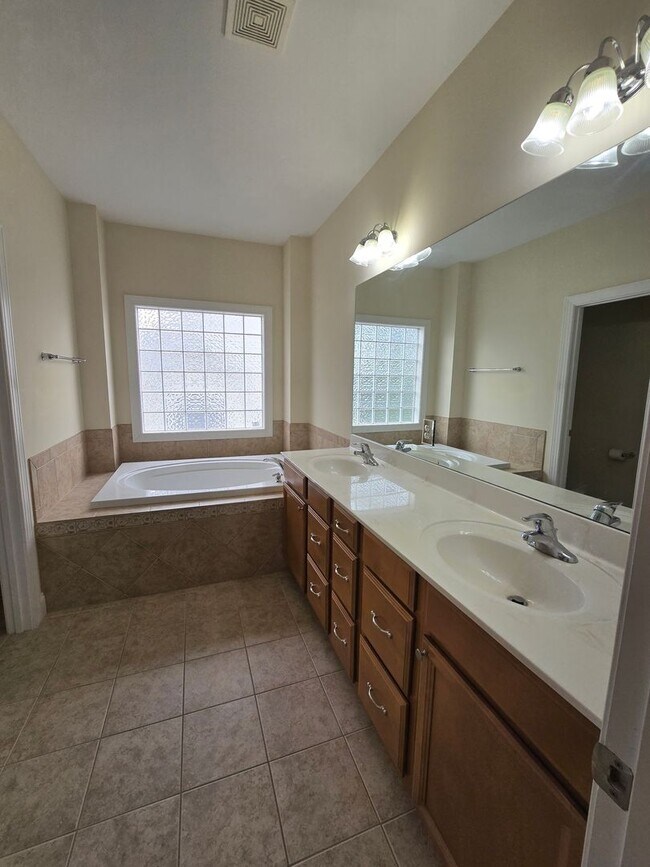 Building Photo - NEW LISTING in Cary NC!!