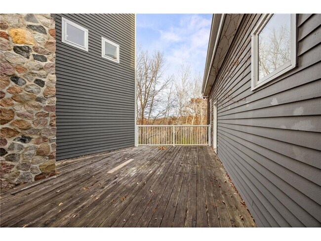 Building Photo - 1560 Bluff Creek Dr