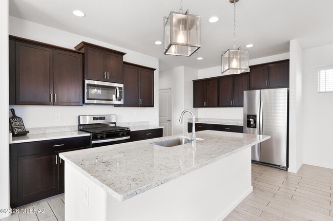 Building Photo - 7801 S Walnutview Dr