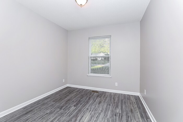 Building Photo - 573 Brady Dr