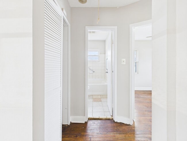 Building Photo - 2606 Redwood Ave