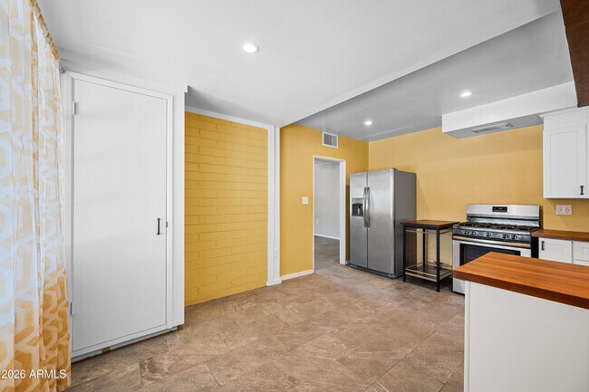 Building Photo - 4019 N 22nd Ave