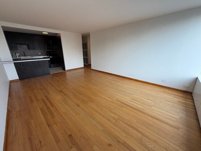 Building Photo - 3930 N Pine Grove Ave