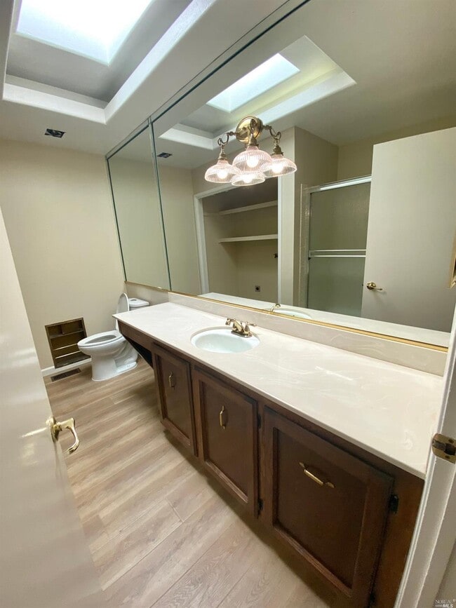 Building Photo - 723 Brookside Dr