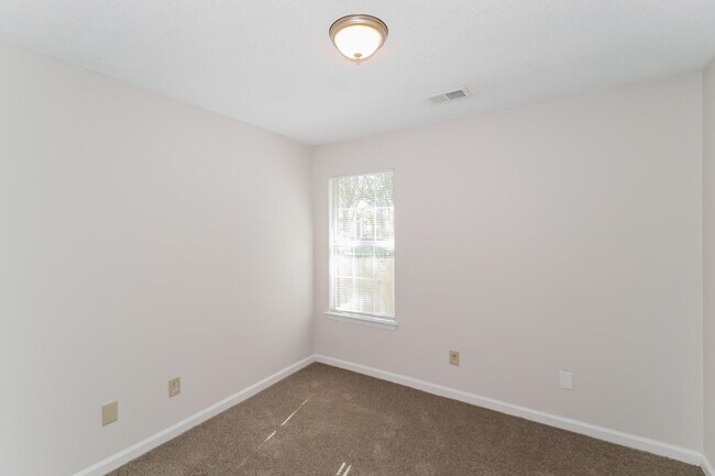 Building Photo - 7033 Ireland Dr