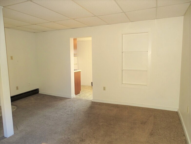 Building Photo - 215 W Main St