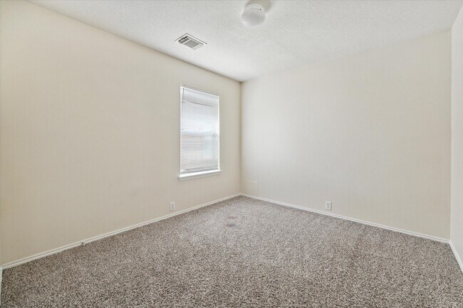 Building Photo - 21102 Somerset Park Ln