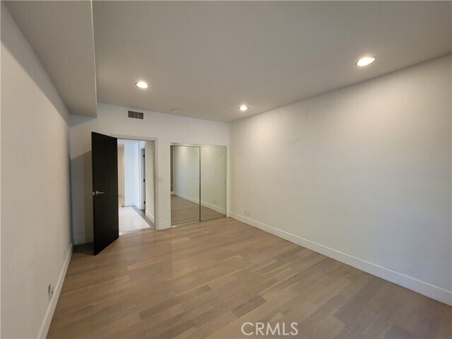 Building Photo - 450 N Oakhurst Dr