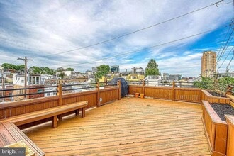 Building Photo - 400 E Cross St