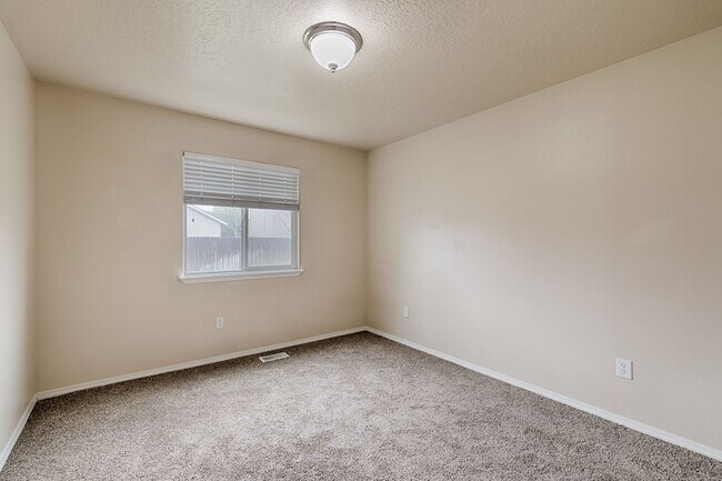 Building Photo - Beautiful home located in sought after Sundance Subdivision