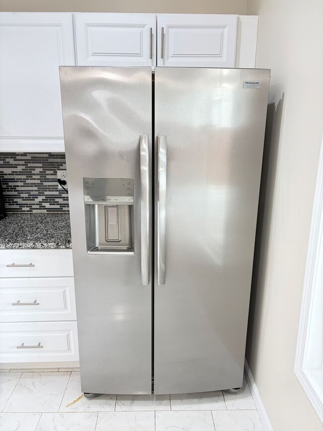 Building Photo - Marvelous 3 Bedroom and 2 Full Bath House!