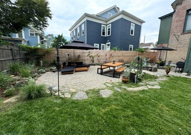 Building Photo - 4 Pallas St