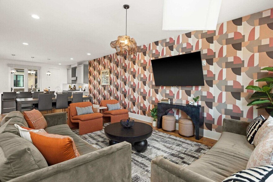 Building Photo - 770 E Argyle Ave