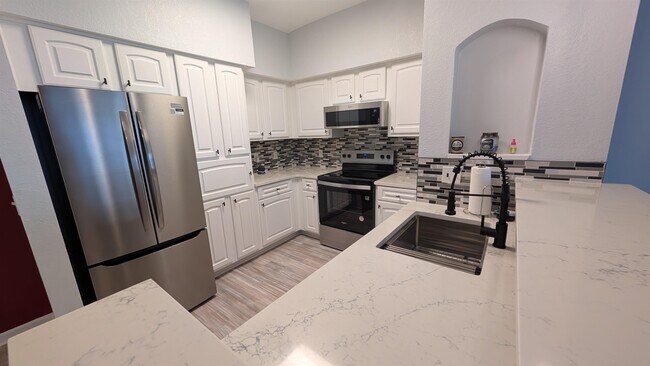 Building Photo - 2801 Chancellorsville Dr