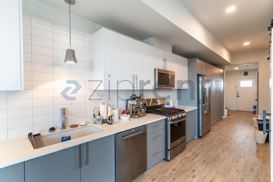 Building Photo - Unit 302