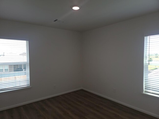 Building Photo - 1037 Tillman Ln