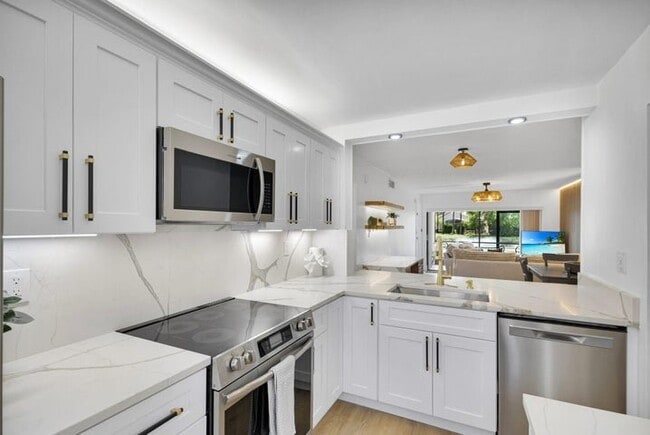 Building Photo - 12911 Briarlake Dr